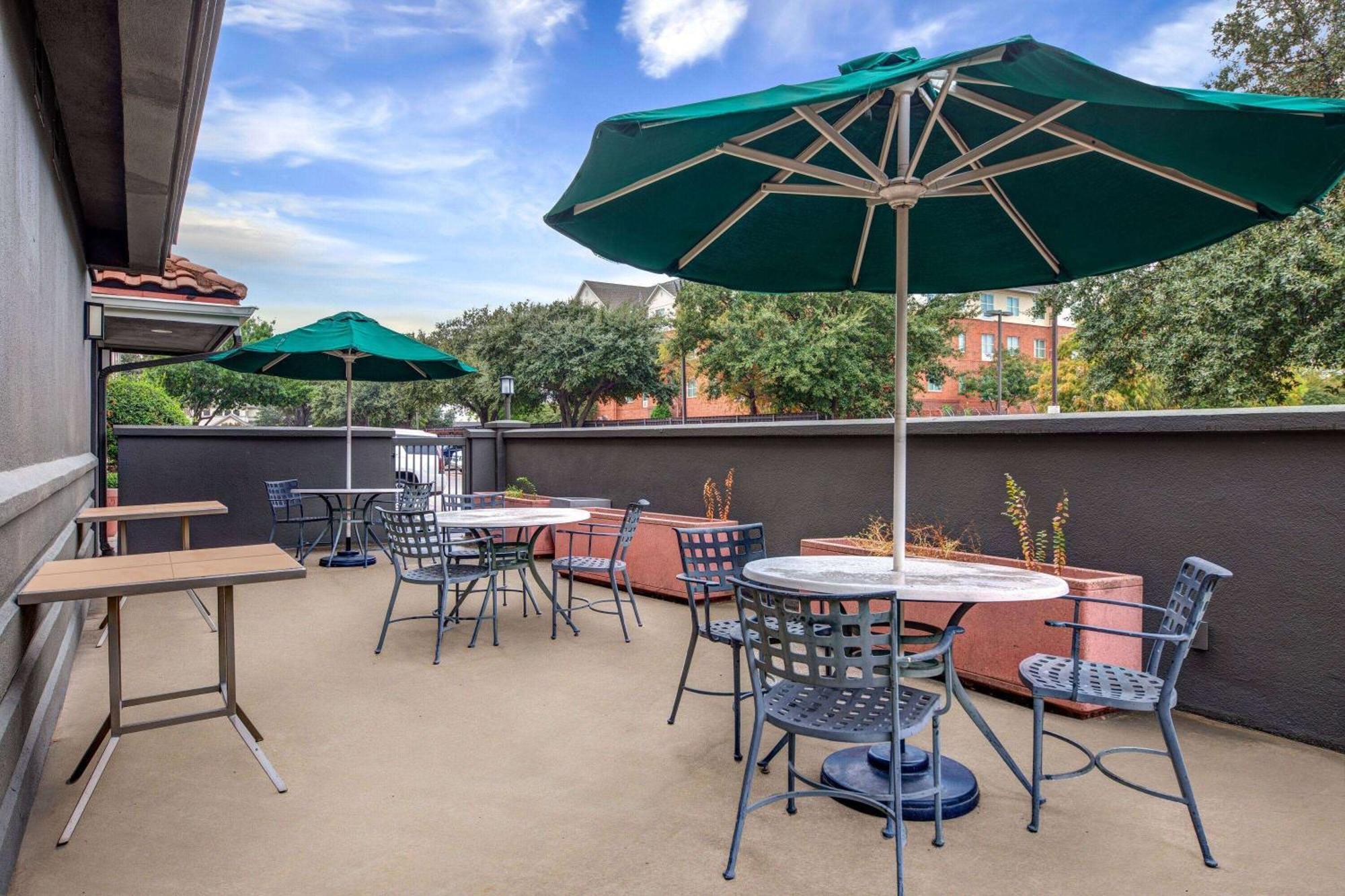 La Quinta By Wyndham Dallas Dfw Airport North Irving Exterior photo