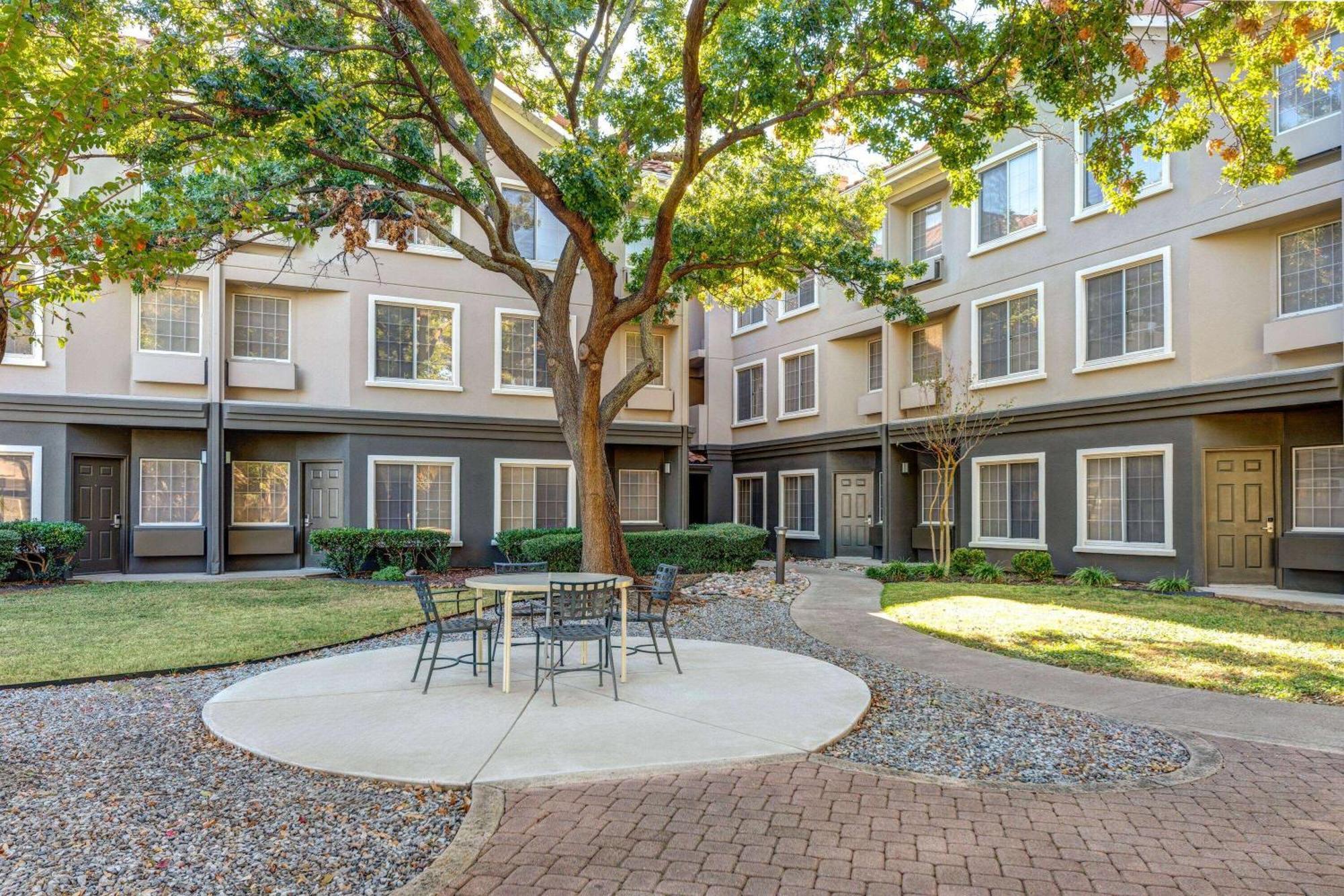 La Quinta By Wyndham Dallas Dfw Airport North Irving Exterior photo