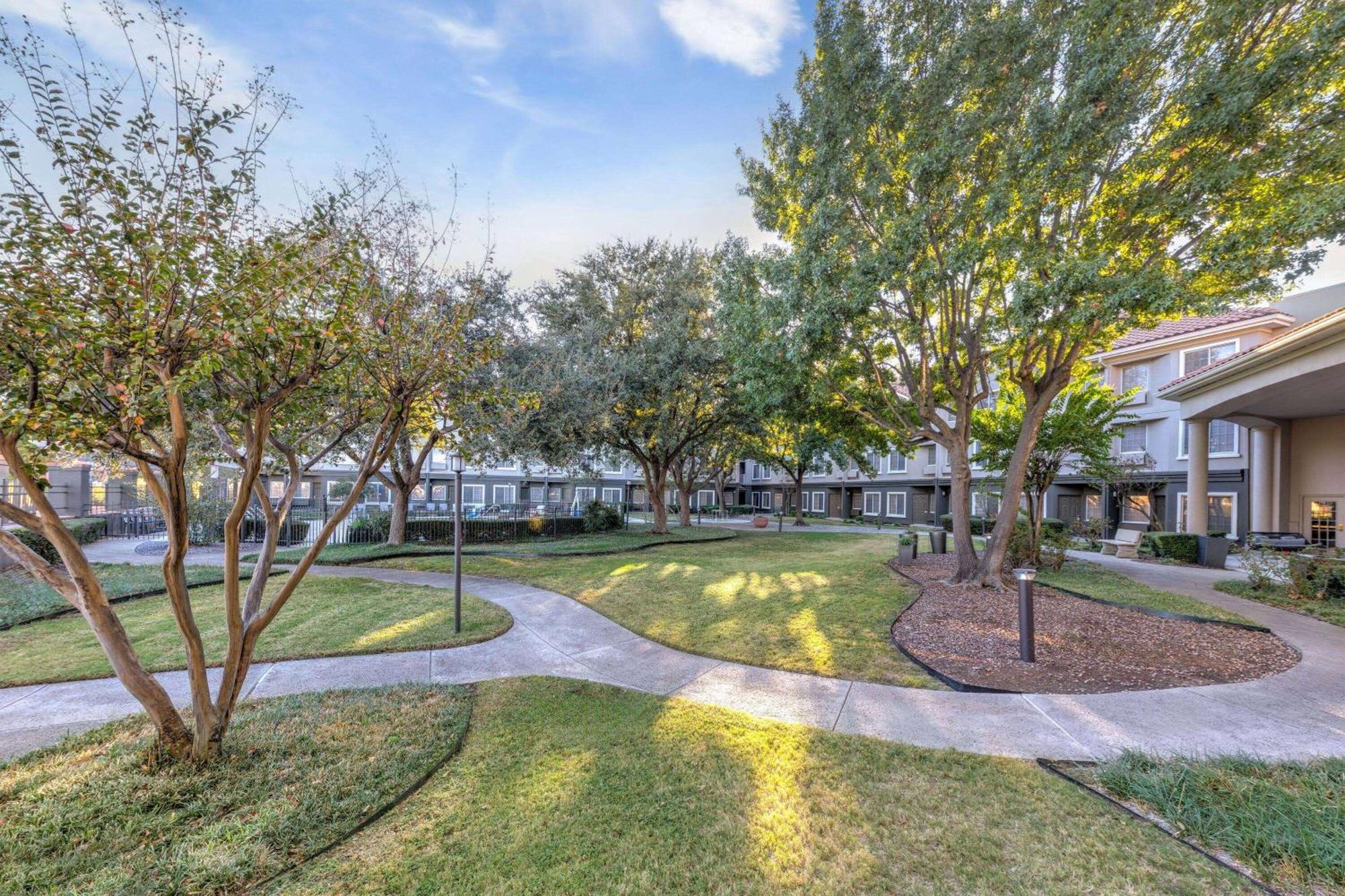 La Quinta By Wyndham Dallas Dfw Airport North Irving Exterior photo